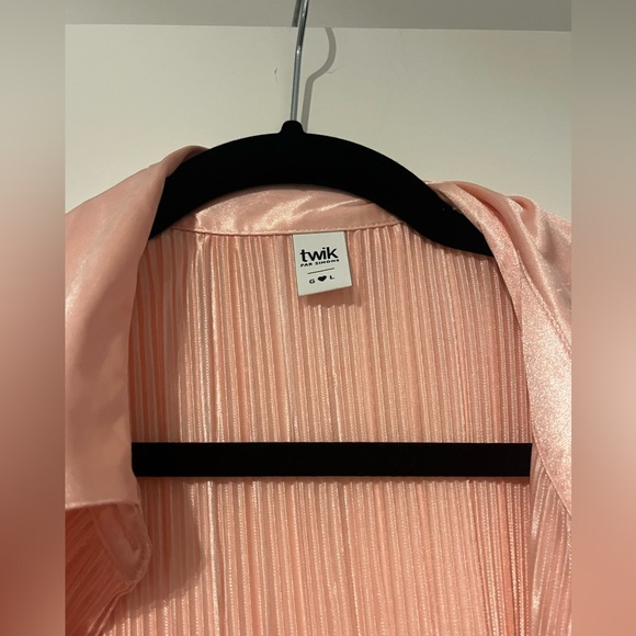 Simons Twik Pleated Shirt & Pants Set Pink Size L NWOT - Picture 4 of 13